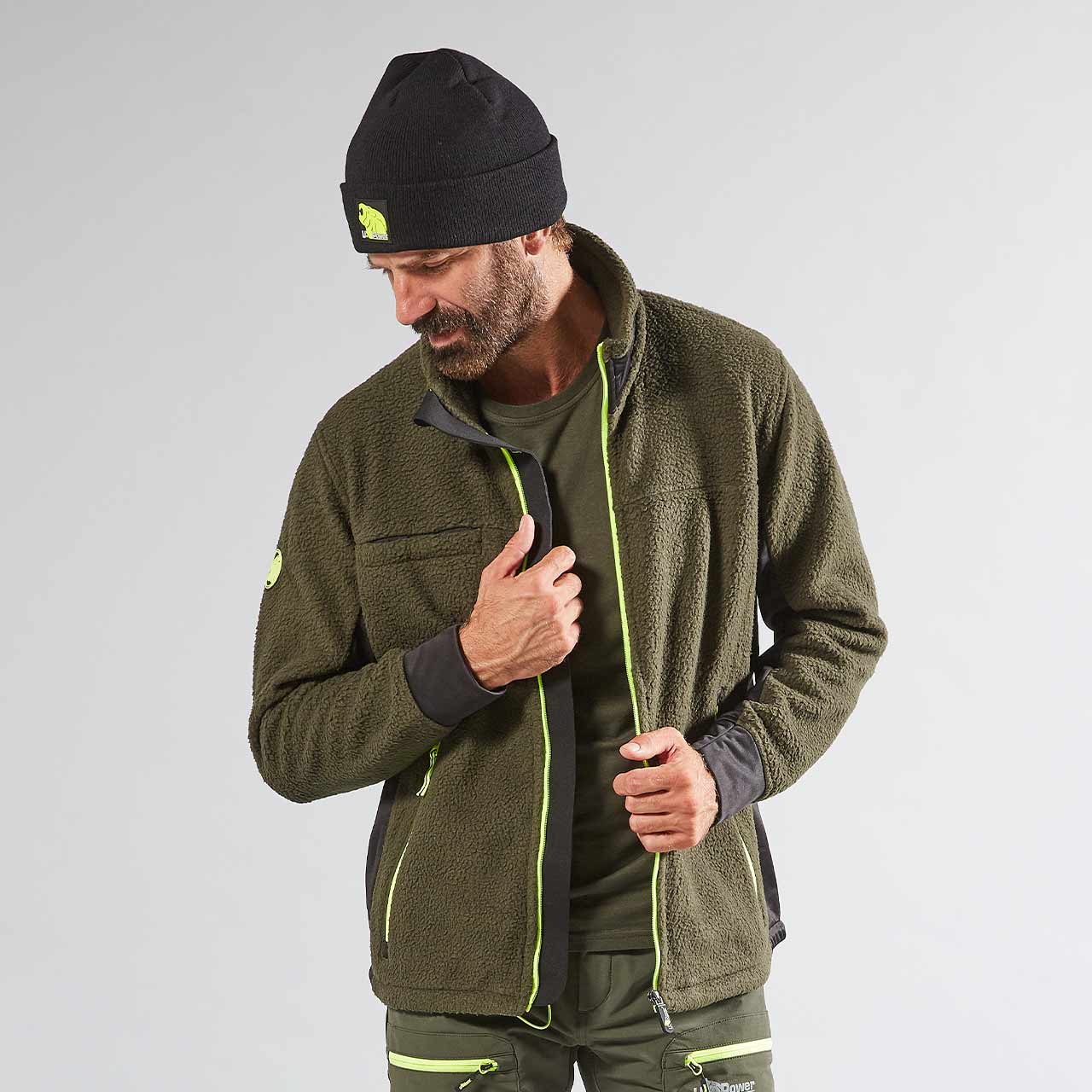 felpa da lavoro upower modello bark colore dark green indossato fronte zip aperta