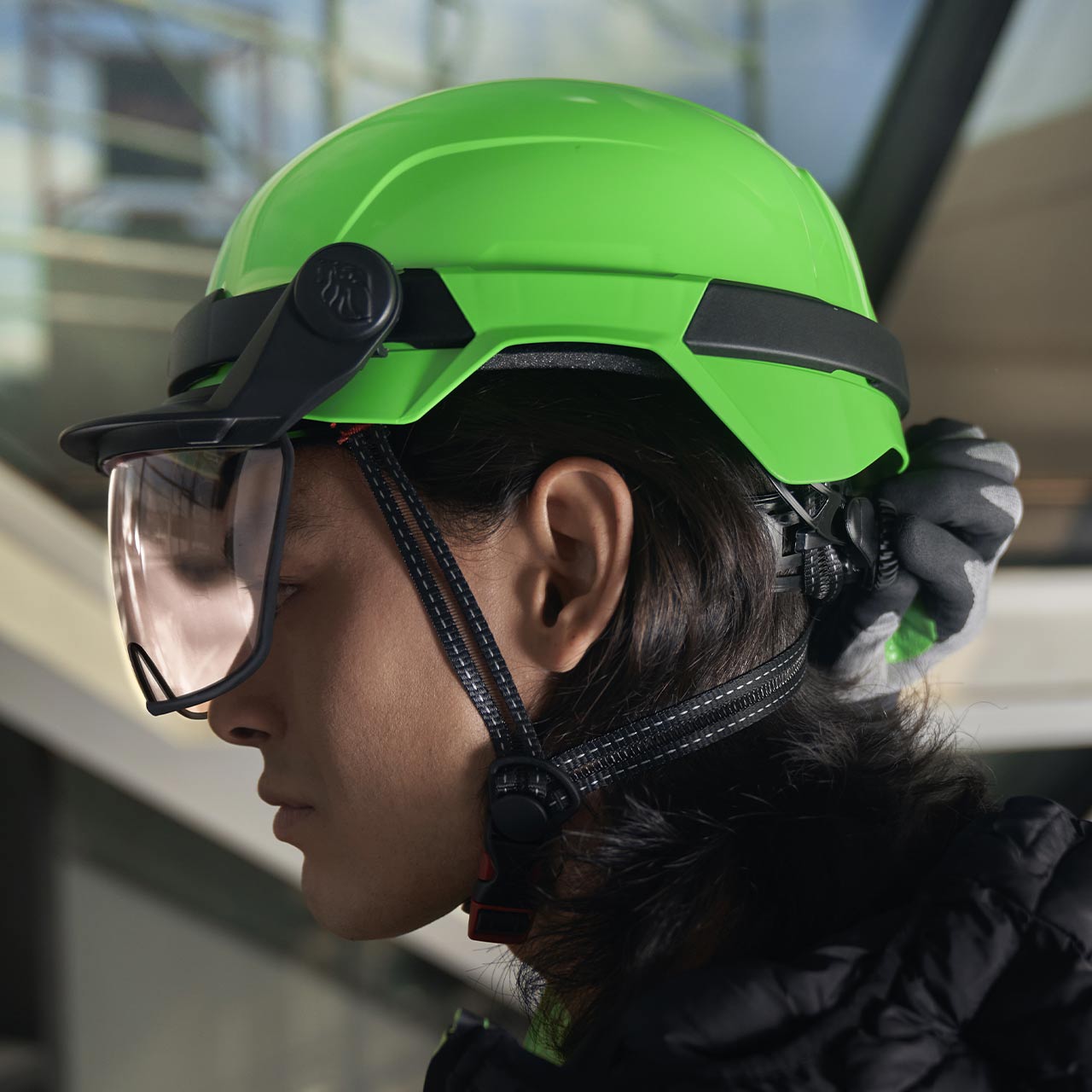 casco da lavoro upower modello antares colore verde fluo indossato vista lato sinistro