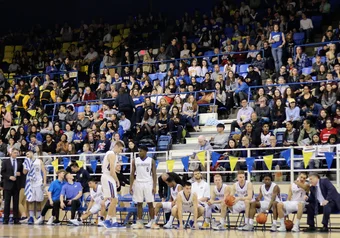 Mens basketball courtside 2018