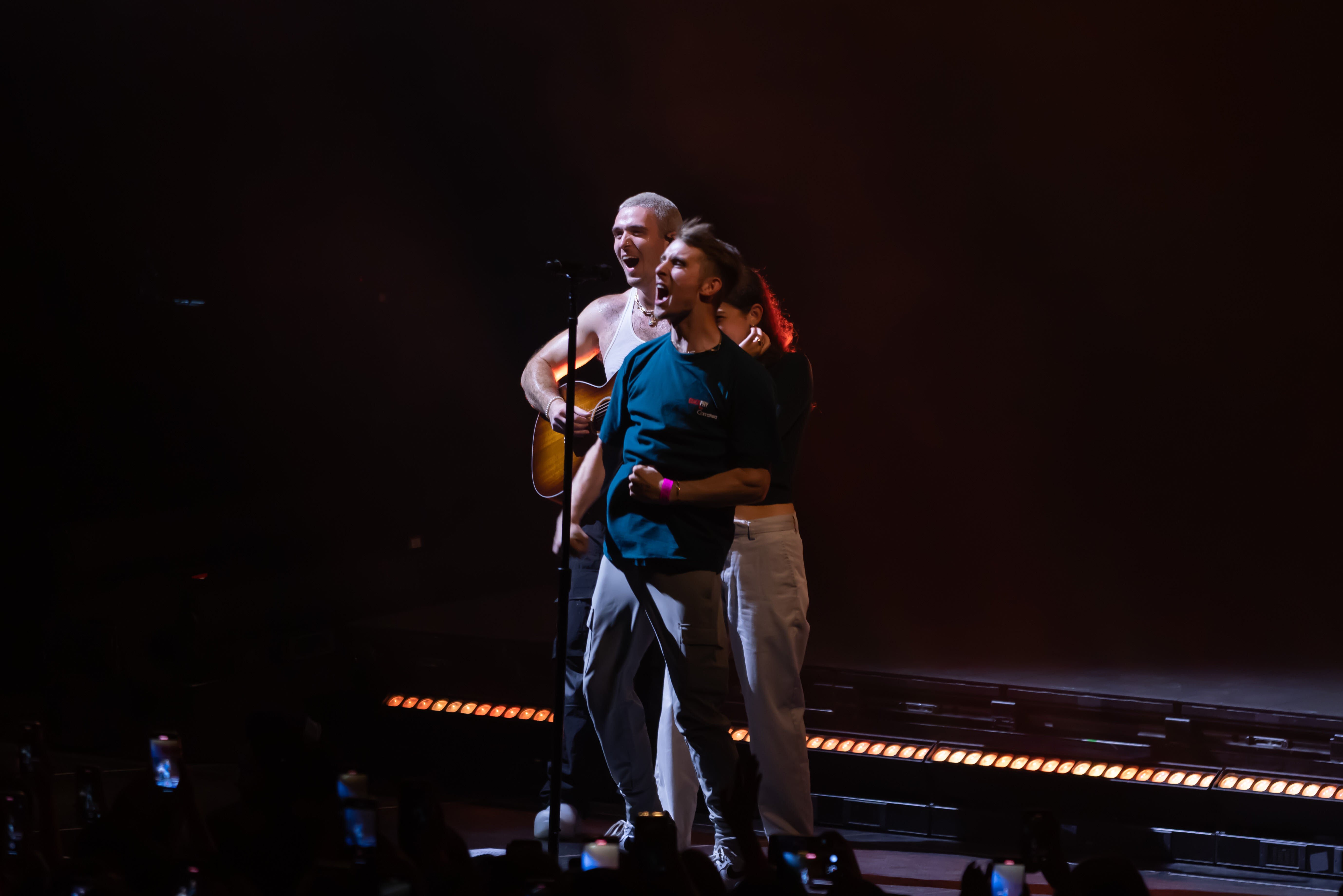 Lauv invited a couple lucky fans to join him onstage to duet his song titled “Canada,” originally featuring Alessia Cara.