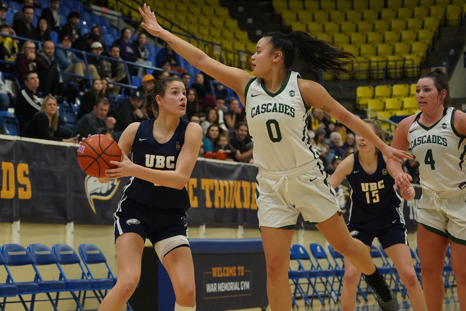 Olivia Weekes (#9) looks for a shot.