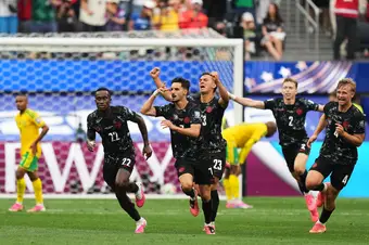 Eustáquio runs up the pitch with his teammates, celebrating his game-winning goal.