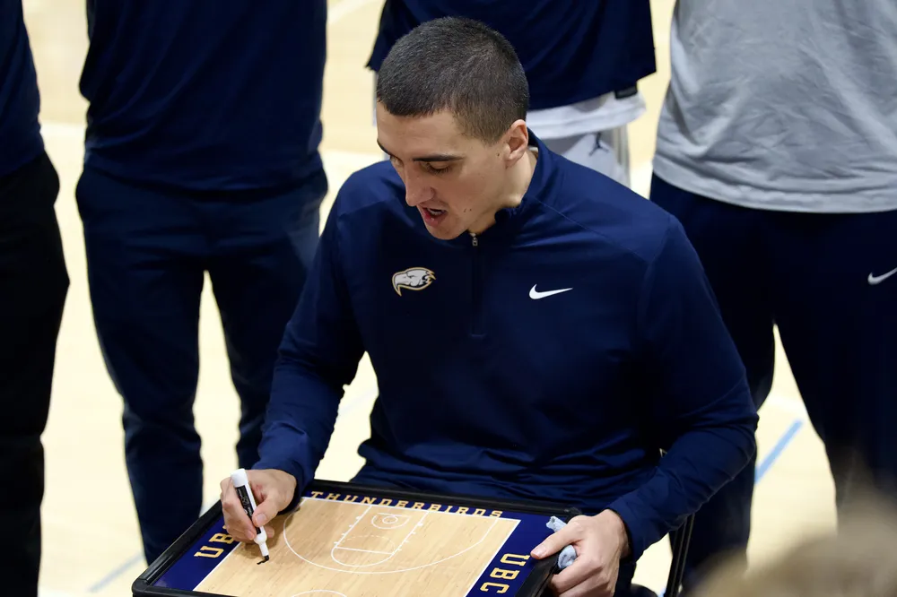 Jalalpoor draws on a whiteboard during a timeout.