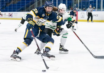 rich lam womens hockey cw semifinals 2023 huskies