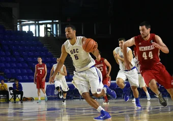 M._Basketball_vs_Memorial_20151005_Ben_Ginsberg.jpg