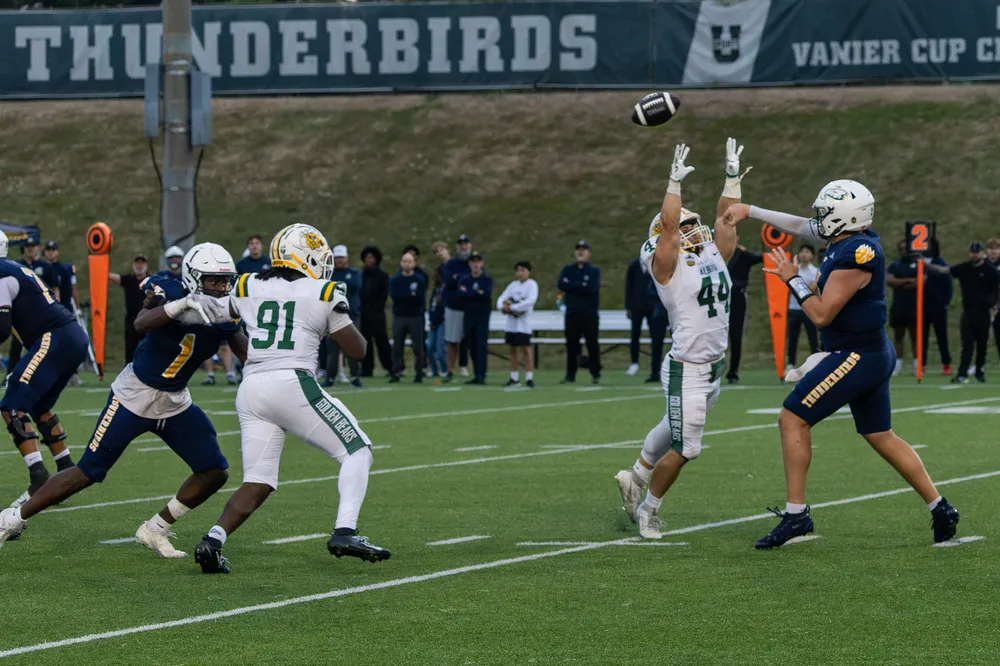Viotto drops back to pass, and Larozar picks up a block in pass protection.