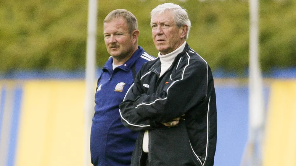 Dick Mosher stands next to an assistant coach.
