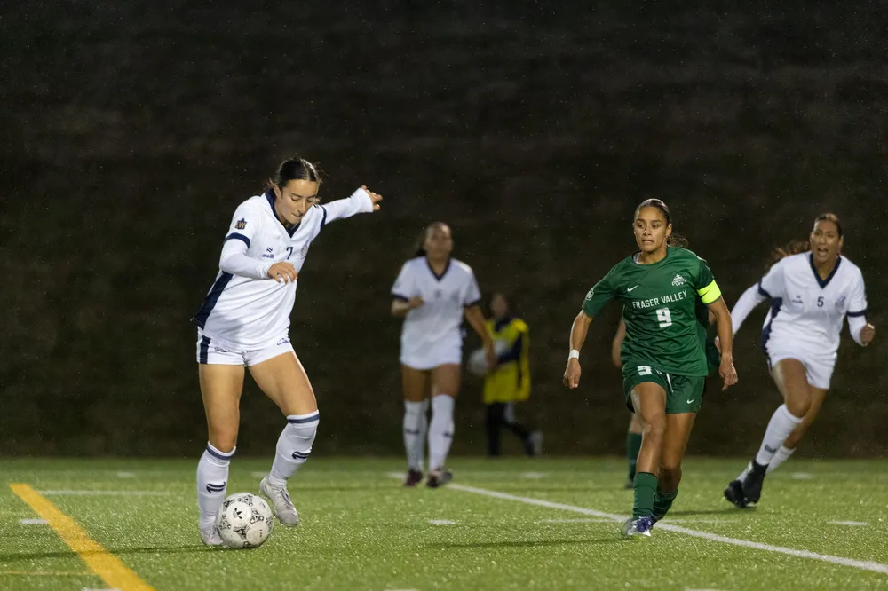 Santarsieri kicks the ball in front of a Cascades defender.