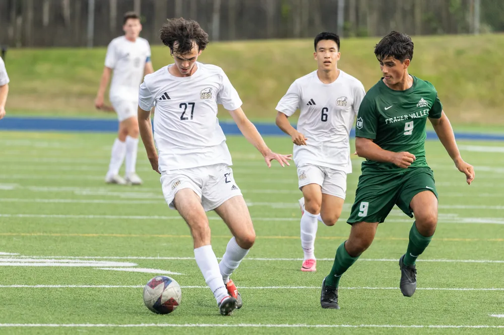 Rukavina protects the ball from an incoming Cascade.