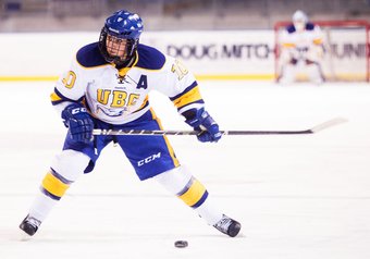 Womens-Hockey_20131130_Josh-Curran-2.jpg