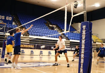 James Vincett_men's volleyball_by_Elizabeth Wang