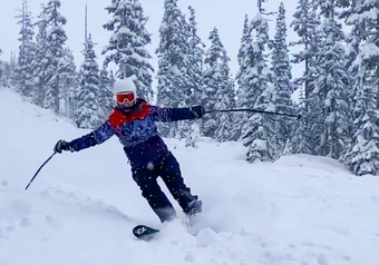 Paloma skiing !