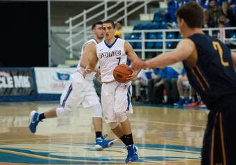 Phil Jalapoor file photo against Uvic (mens basketball)