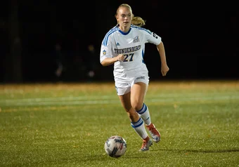 UBC #27 attacking against Uvic, 29 September 2017