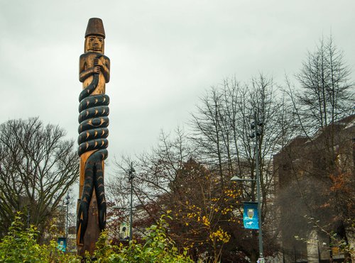 totem_pole1_yiyang_.jpg