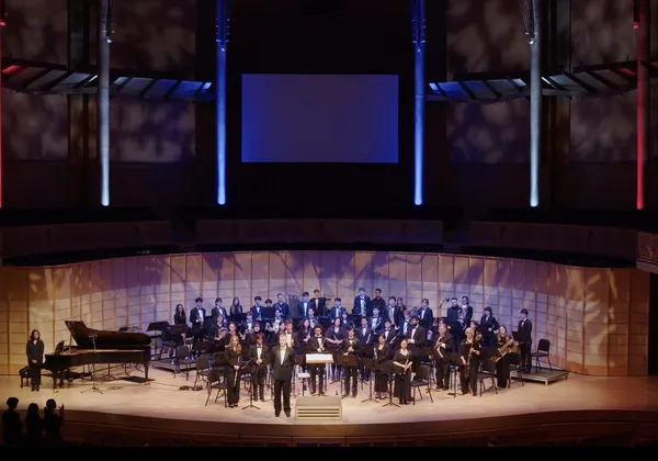 Scott MacLennan and the Concert Winds ensemble on stage at the Chan Shun Concert Hall.