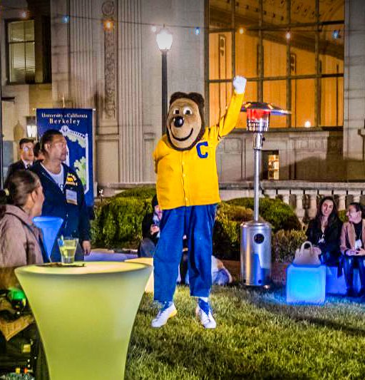 Image of Oski at an alumni event