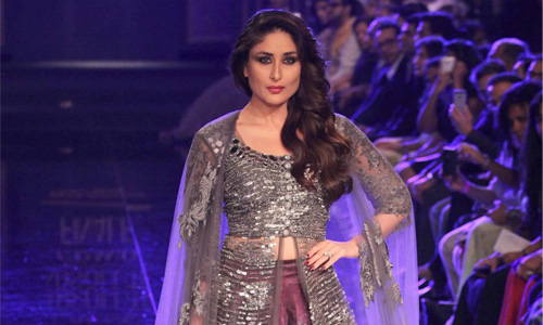 Kareena dons a 32-kg lehenga