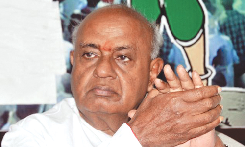 Karnataka politics in a state of flux  Is H.D.Deve Gowda cosying up to NDA?