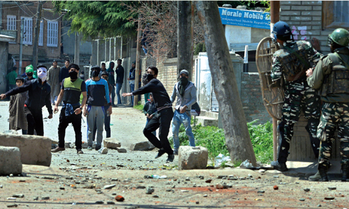 Shrinking middle ground in Kashmir  Dialogue is the way forward