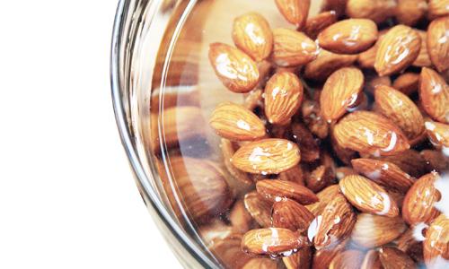 Benefits of eating soaked Almonds