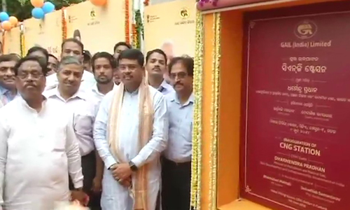 Union Minister Dharmendra Pradhan inaugurates two CNG stations in Cuttack