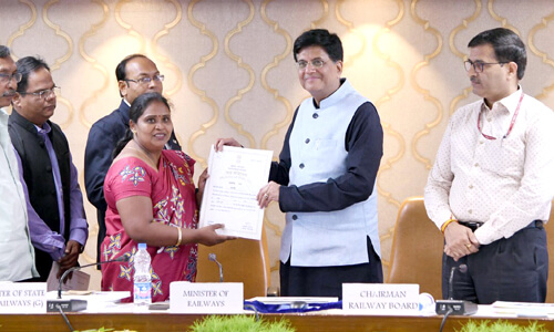 Piyush Goyal gives away awards for beautification of stations premises