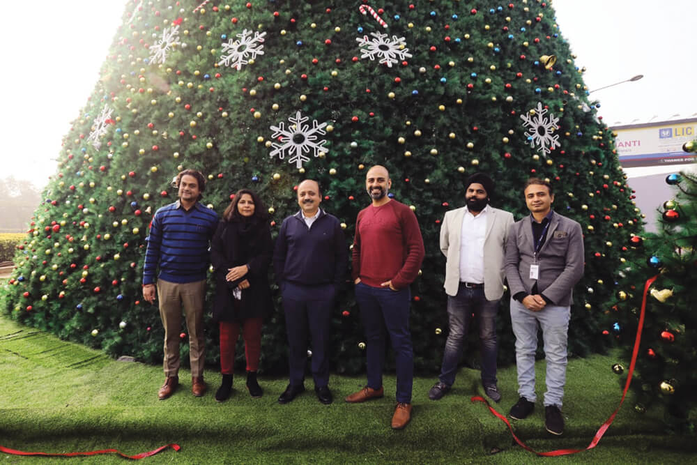 Delhi International Airport installed “Tallest Christmas Tree”