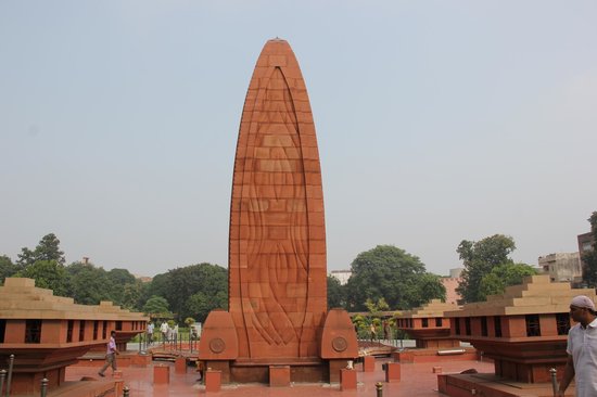 PM Modi pays homage to martyrs of Jallianwala Bagh massacre