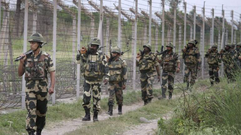 Pak violates ceasefire along LoC