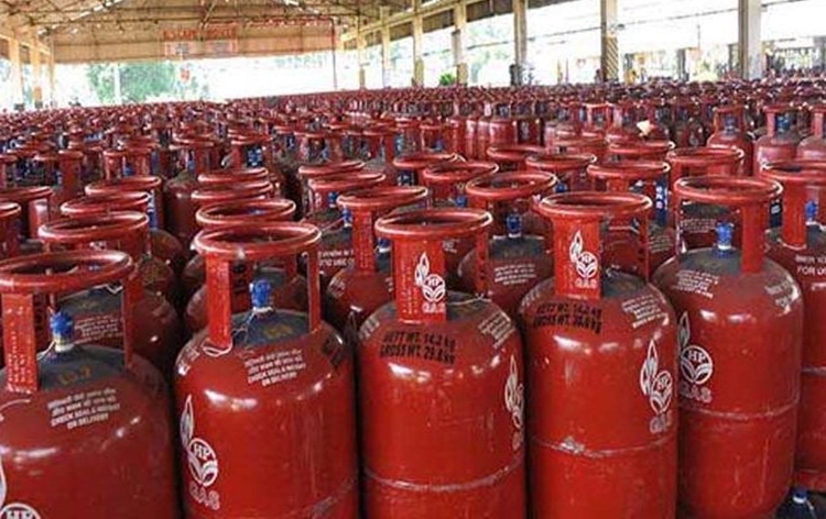 Time limit to avail three free gas cylinders under PM Ujjwala Yojana extended till September