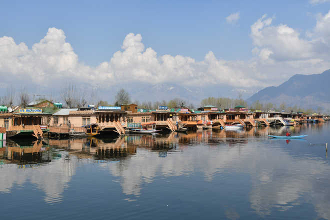 J&K govt issues guidelines for arrival of tourists