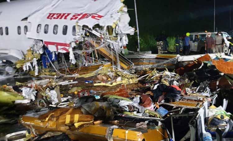 Kerala: 18 people killed in plane crash at Kozhikode airport