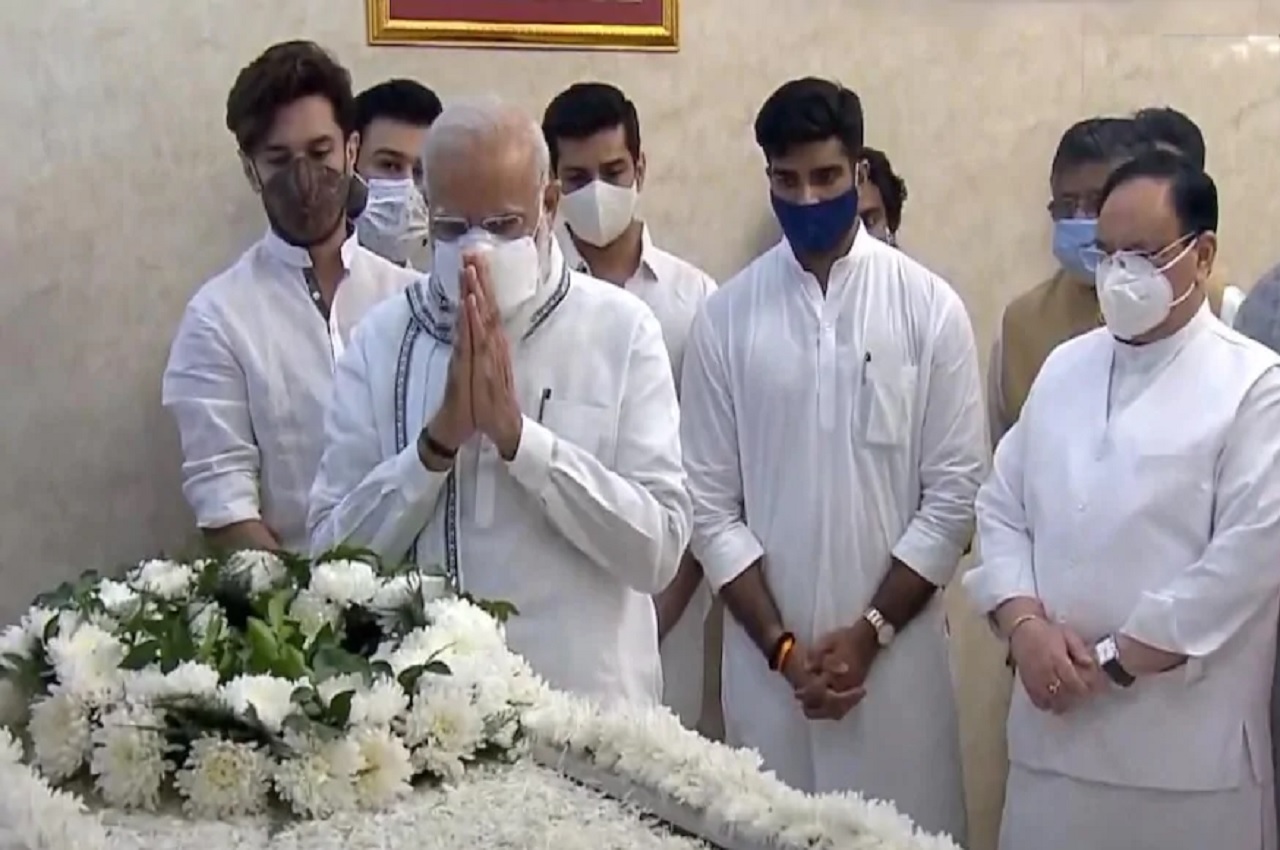 PM Modi pays last respects to Union Minister Ram Vilas Paswan