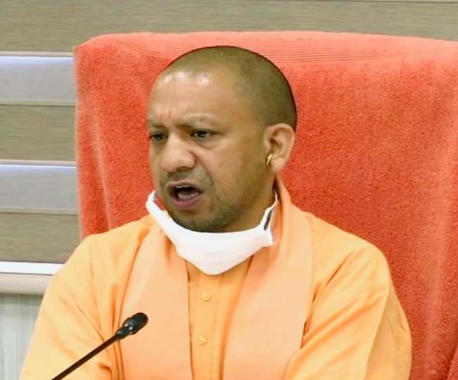 UP CM Yogi Adityanath asks officials to prepare strategy for containing  covid in districts with over 100 new daily cases