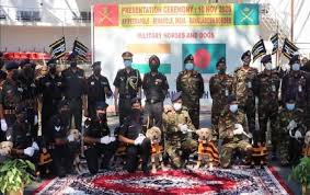 Indian Army  gifts 20 horses, 10 mine detection dogs to Bangladesh Army