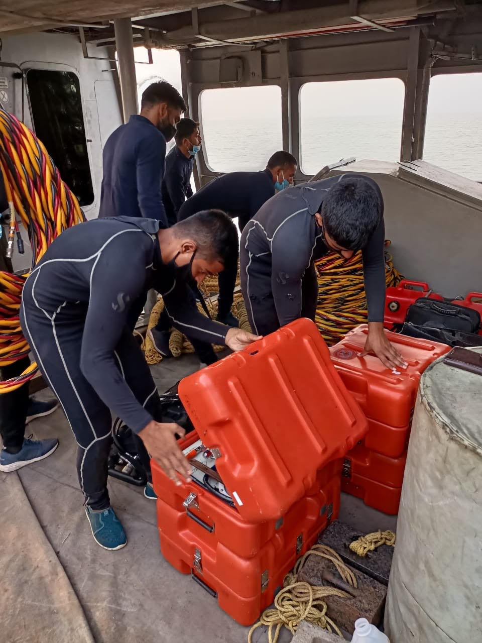 Cyclone Tauktae Update: To augment the ongoing SAR Operations for missing crew of Barge P305 & Tug Varapradha, specialised diving teams onboard INS Makar with side scan sonar & INS Tarasa sailed out early morning today from Mumbai to conduct underwater search: @indiannavy.