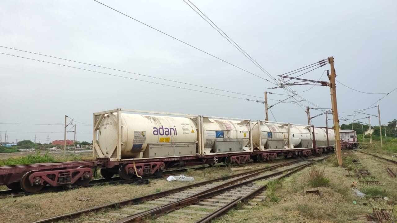 79th loaded Oxygen Express arrives in Tamil Nadu today which was loaded at Rourkela, Odisha with 6 containers carrying 114.03 MT of  LMO.With this total oxygen delivered to Tamil Nadu is 6010.38 MT.