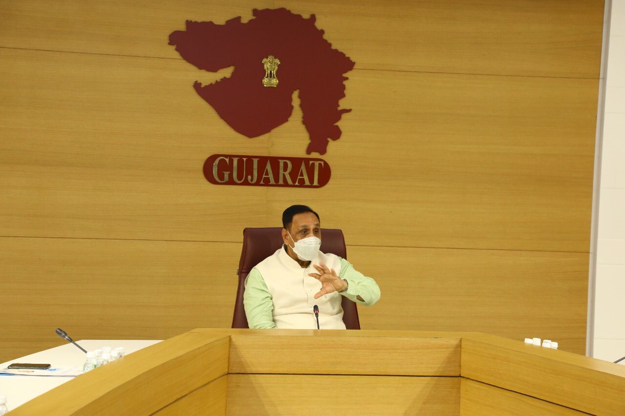 #Gujarat government announces policy for electric vehicles for the next 4 years.  Gujarat CM Vijay Rupani says state aims to witness 2 lakh electric vehicles on the roads in next 4 years.  Policy also aims at making Gujarat, the manufacturing hub for e-vehicles.