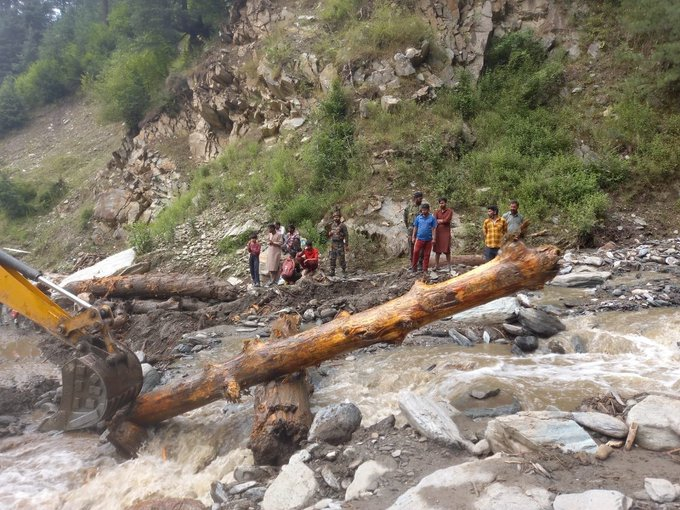 J&K: A flashflood in the border village of Kurali caused severe damages to the road connecting Tehsil HQ Boniyar & villages at LOC.