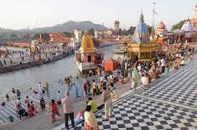 In view of the #COVID19 pandemic and a possible third wave, only a symbolic 'snan' will be held in Haridwar on 24th July on the occasion of Guru Purnima. Only 'Shri Ganga Sabha' and 'Teerth Purohit' to participate in the snan: Haridwar District Administration