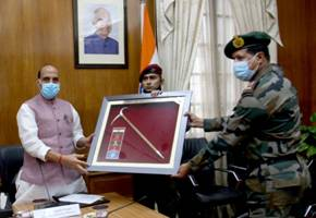 Raksha Mantri Shri Rajnath Singh flags-in Indian Army Skiing Expedition, ARMEX-21, in New Delhi