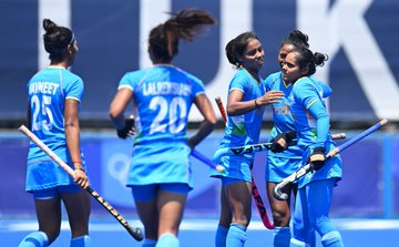 India's dream is coming to reality! Our Women's Hockey Team has defeated Australia! Union Minister of Law and Justice @KirenRijiju  extends his best wishes to the Indian Men's and Women's teams that have reached the semi-finals at the #Tokyo2020 Olympics!