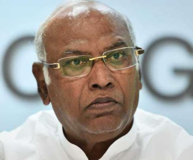 Govt is responsible if the House isn't functioning. Govt doesn't want itself to get exposed. They'll face challenges if there's a discussion on 'Pegasus', they'll lose their dignity. They say they're ready for discussion but they don't want it: Rajya Sabha LoP Mallikarjun Kharge