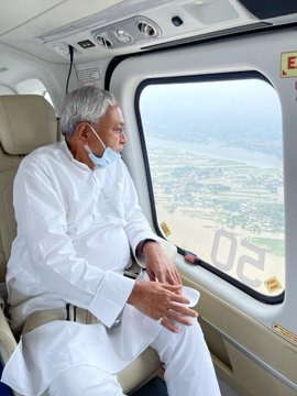 Bihar: In an aerial survey, Chief Minister  @NitishKumar  takes stock of flood-affected regions of Khagaria and Bhagalpur.