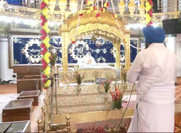 Delhi: 'Sukran ki Ardas' was performed at Gurudwara Guru Arjun Dev Ji in New Mahavir Nagar. The three 'Saroops' of Guru Granth Sahib were brought from Afghanistan.