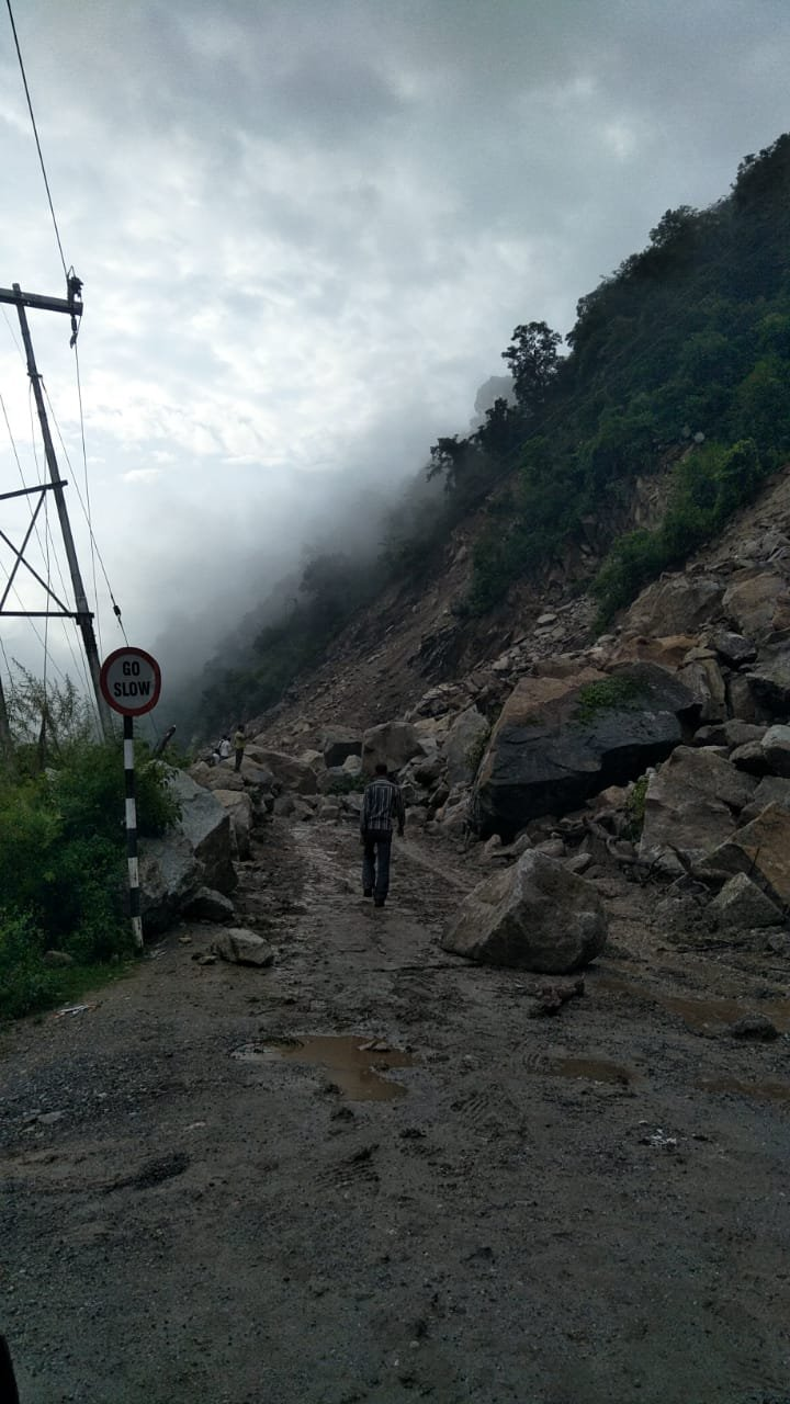 Himachal Pradesh: Chandigarh-Manali National Highway (NH-3) blocked for the past 24 hours due to a landslide between Aut and Pandoh in Mandi district. Several vehicles stranded. Traffic diverted to Kataula route.