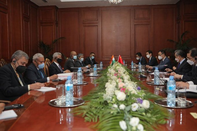 EAM @DrSJaishankar met Chinese FM Wang Yi on the sidelines of SCO Summit in Dushanbe. They held discussions on disengagement in border areas & underlined that progress in this regard is essential for restoration of peace & tranquillity.