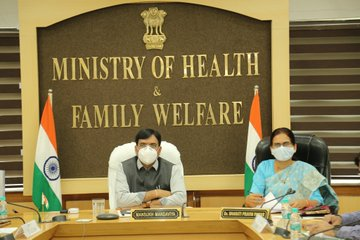 Union MoS for Health and Family Welfare  @DrBharatippawar along with Union Minister  @mansukhmandviya released Post Covid Sequelae Modules which will be helpful in building the capacity of the doctors, nurses, paramedics & community health workers across India.