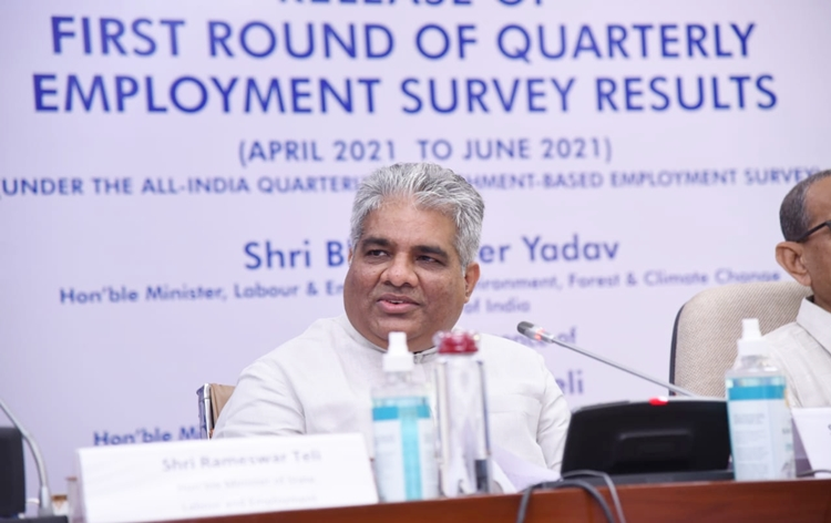 Estimated employment in nine selected sectors is three crore eight lakhs in first Quarter of 2021: Govt